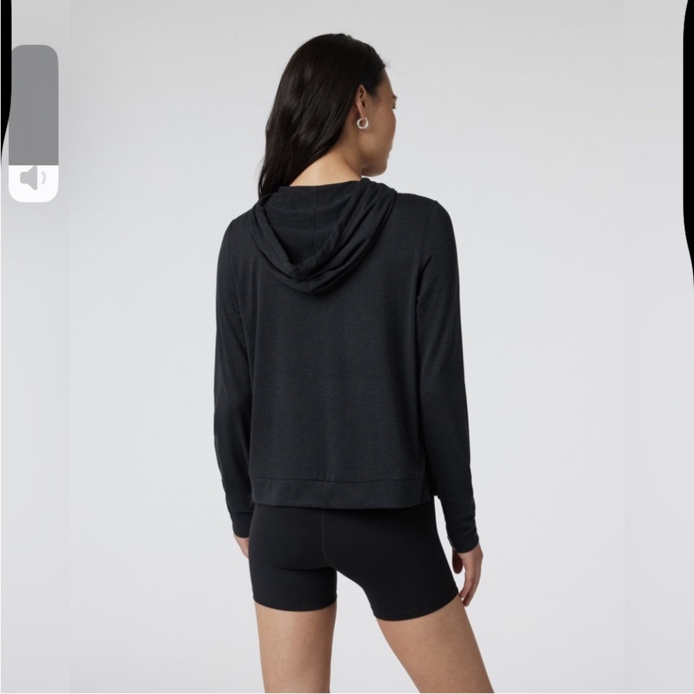 Vuori Halo Essential Hoodie Black
Heather - Picture 5 of 8
